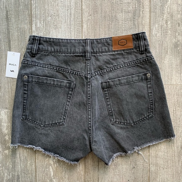 🔥🔥RVCA - HIGH RISE DISTRESSED DENIM SHORTS🔥🔥 - Picture 3 of 4